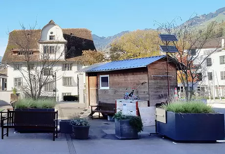 Der Quartierwagen ist im Sommer ein Treffpunkt im Acherhof in Schwyz. Bild: PD