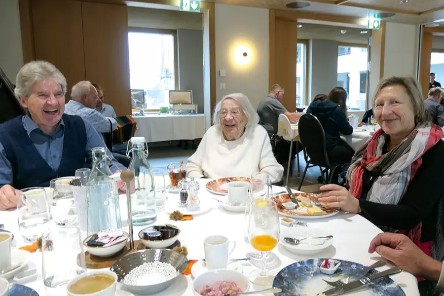 Der herbstliche Brunch sorgte durchwegs für gute Laune, wie sich auf dem Foto unschwer erkennen lässt.